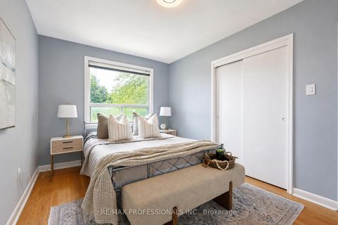 Photo 22 at 3 Embers Drive, West Deane, Toronto