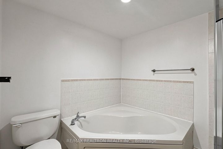 Photo 32 at Th16 - 3 Rean Drive, Bayview Village, Toronto