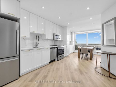 Photo 2 at 1405 - 150 Neptune Drive, Lawrence, Toronto