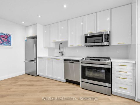 Photo 3 at 1405 - 150 Neptune Drive, Lawrence, Toronto