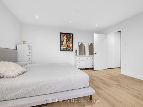 Photo 22 at 1405 - 150 Neptune Drive, Lawrence, Toronto