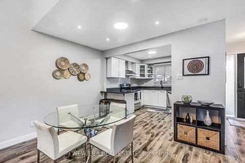 Photo 3 at 6 - 1415 Fieldlight Boulevard, Liverpool, Pickering