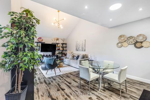 Photo 6 at 6 - 1415 Fieldlight Boulevard, Liverpool, Pickering