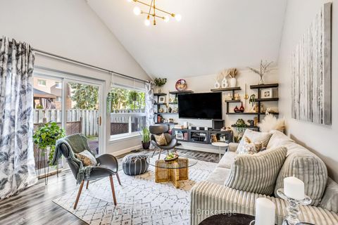 Photo 10 at 6 - 1415 Fieldlight Boulevard, Liverpool, Pickering