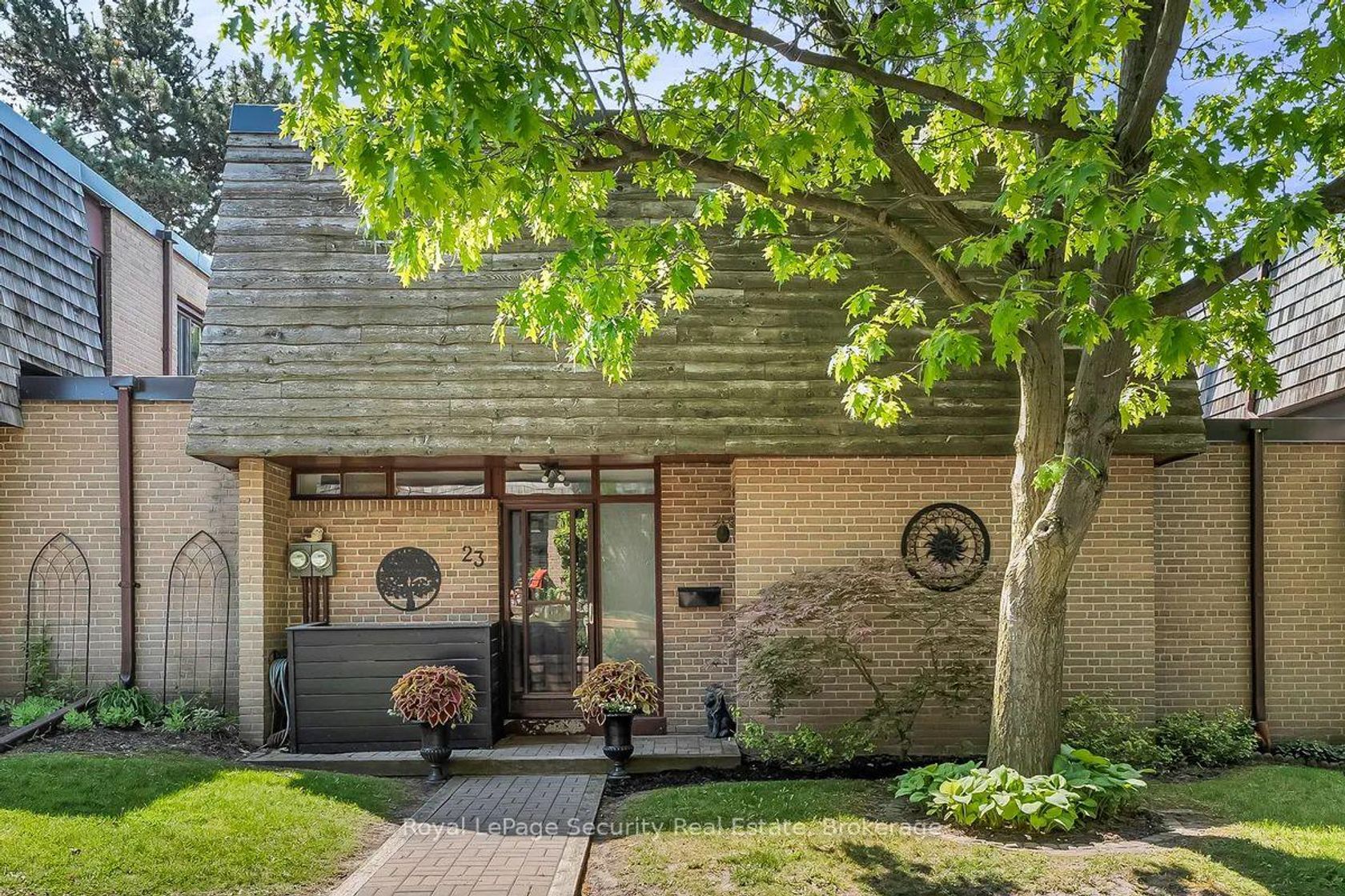 23 Raintree Path, West Deane, Toronto photo number 2