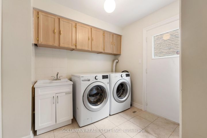 Photo 37 at 28 Dunvegan Drive, South Richvale, Richmond Hill
