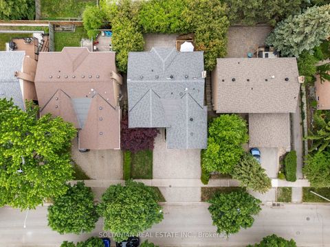 Photo 4 at 28 Dunvegan Drive, South Richvale, Richmond Hill