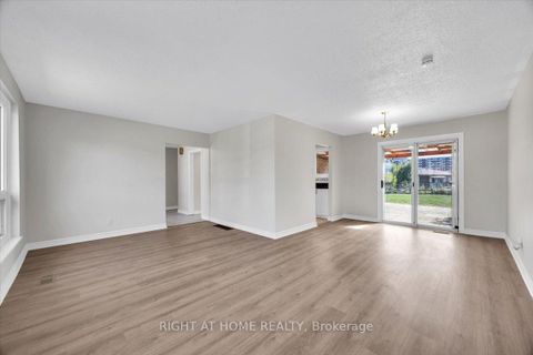 Photo 4 at 27 Villata Gardens, York University Heights, Toronto