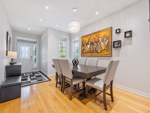 Photo 4 at 49 Loire Valley Avenue, Patterson, Vaughan
