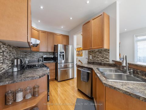 Photo 5 at 49 Loire Valley Avenue, Patterson, Vaughan