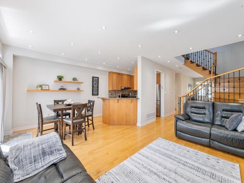 Photo 10 at 49 Loire Valley Avenue, Patterson, Vaughan