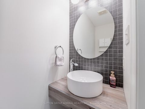 Photo 13 at 49 Loire Valley Avenue, Patterson, Vaughan