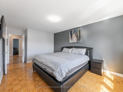 Photo 16 at 49 Loire Valley Avenue, Patterson, Vaughan