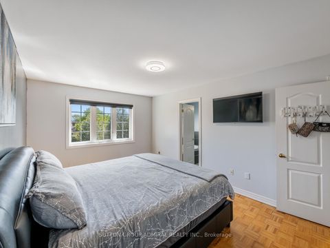 Photo 17 at 49 Loire Valley Avenue, Patterson, Vaughan