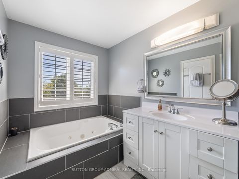 Photo 18 at 49 Loire Valley Avenue, Patterson, Vaughan