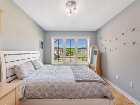 Photo 22 at 49 Loire Valley Avenue, Patterson, Vaughan