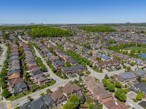 Photo 42 at 49 Loire Valley Avenue, Patterson, Vaughan