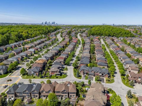 Photo 43 at 49 Loire Valley Avenue, Patterson, Vaughan