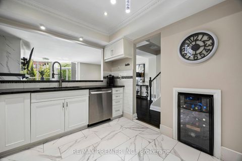 Photo 7 at 8 - 100 Arbors Lane, West Woodbridge, Vaughan