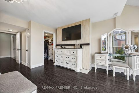 Photo 13 at 8 - 100 Arbors Lane, West Woodbridge, Vaughan