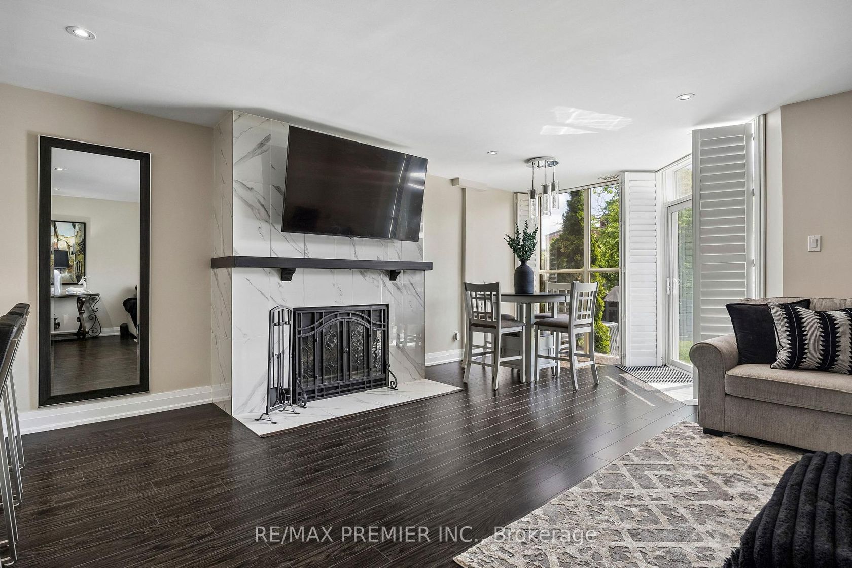 8 - 100 Arbors Lane, West Woodbridge, Vaughan photo 5