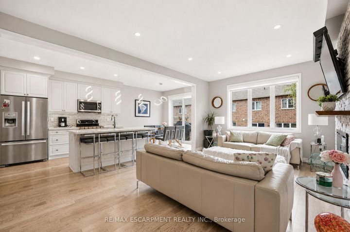 Photo 3 at 44 Stillwater Crescent, Waterdown, Hamilton