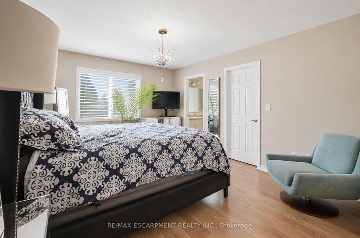 Photo 8 at 44 Stillwater Crescent, Waterdown, Hamilton