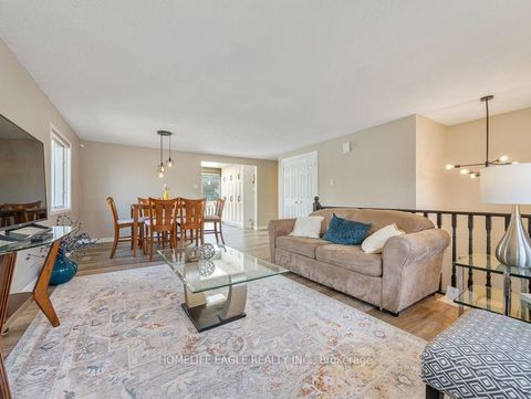 Photo 2 at 18 Nugent Court, Northwest, Barrie