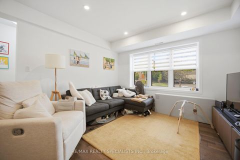 Photo 2 at 298 South Kingsway, Swansea, Toronto