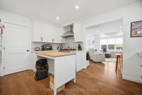 Photo 4 at 298 South Kingsway, Swansea, Toronto