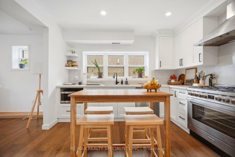 Photo 20 at 298 South Kingsway, Swansea, Toronto