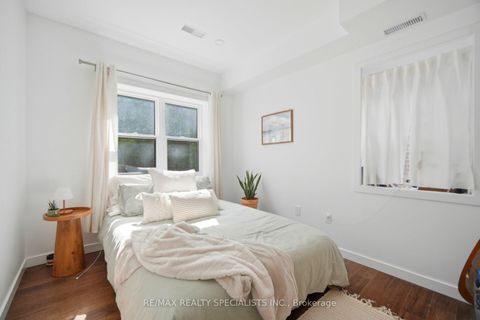 Photo 25 at 298 South Kingsway, Swansea, Toronto