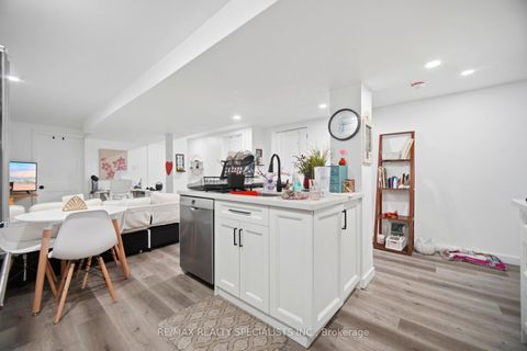 Photo 32 at 298 South Kingsway, Swansea, Toronto
