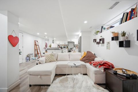 Photo 33 at 298 South Kingsway, Swansea, Toronto