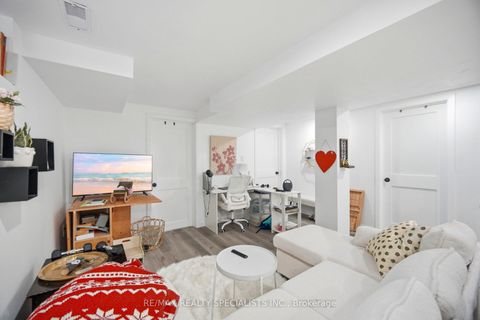 Photo 35 at 298 South Kingsway, Swansea, Toronto