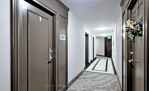 Photo 4 at 909 - 250 Davis Drive, Central Newmarket, Newmarket