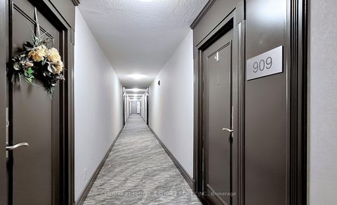 Photo 5 at 909 - 250 Davis Drive, Central Newmarket, Newmarket