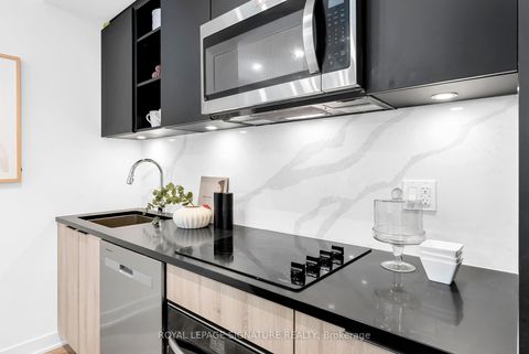 Photo 8 at 713 - 543 Richmond Street W, Waterfront Communities C1, Toronto