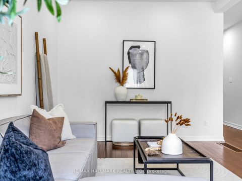 Photo 6 at 62 Doncaster Avenue, Lumsden, Toronto