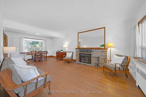Photo 2 at 29 Tremont Road, City Centre West, Toronto