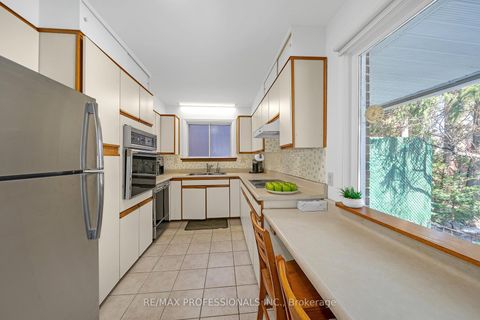 Photo 4 at 29 Tremont Road, City Centre West, Toronto