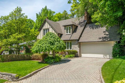 Photo 1 at 8 Riverside Crescent, Swansea, Toronto