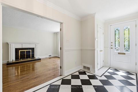 Photo 3 at 8 Riverside Crescent, Swansea, Toronto