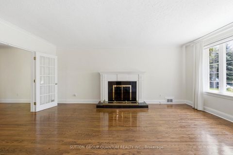 Photo 10 at 8 Riverside Crescent, Swansea, Toronto