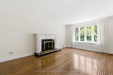 Photo 11 at 8 Riverside Crescent, Swansea, Toronto