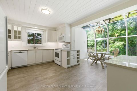 Photo 16 at 8 Riverside Crescent, Swansea, Toronto