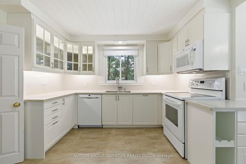 Photo 17 at 8 Riverside Crescent, Swansea, Toronto