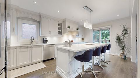 Photo 11 at 57 Whitburn Crescent, Maple, Vaughan