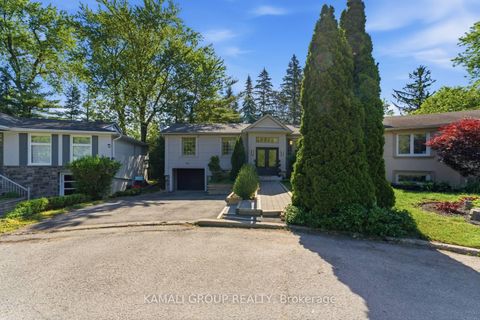 Photo 1 at 61 Lawnwood Court, Mill Pond, Richmond Hill