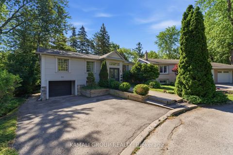 Photo 2 at 61 Lawnwood Court, Mill Pond, Richmond Hill